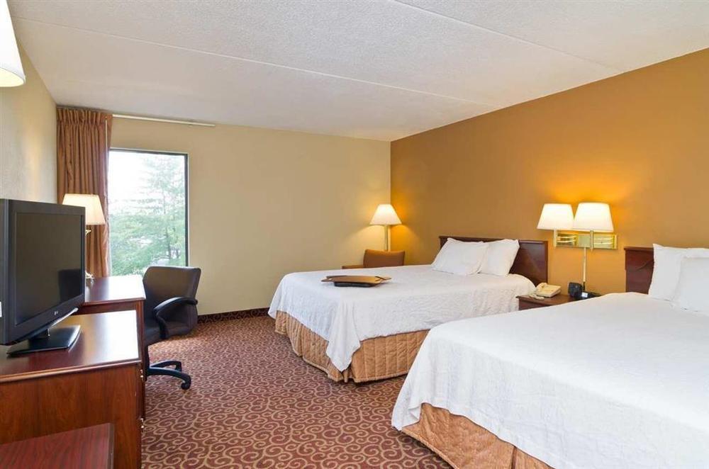 Hampton Inn Wooster Habitación foto
